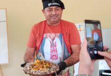 Мастършеф Меджит Мехмед и 6-ти мандат кмет на с.Желязово–Камено в Бургас с ястието Арнаут джигер.