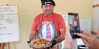 Мастършеф Меджит Мехмед и 6-ти мандат кмет на с.Желязово–Камено в Бургас с ястието Арнаут джигер.