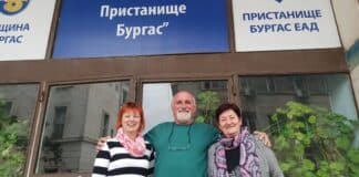 Пенсионеритe от ПК“Пристанище Бургас“ с ръководител Стоя Янчева и гостите им от Малко Търново – Фолклорна група „Филек“.